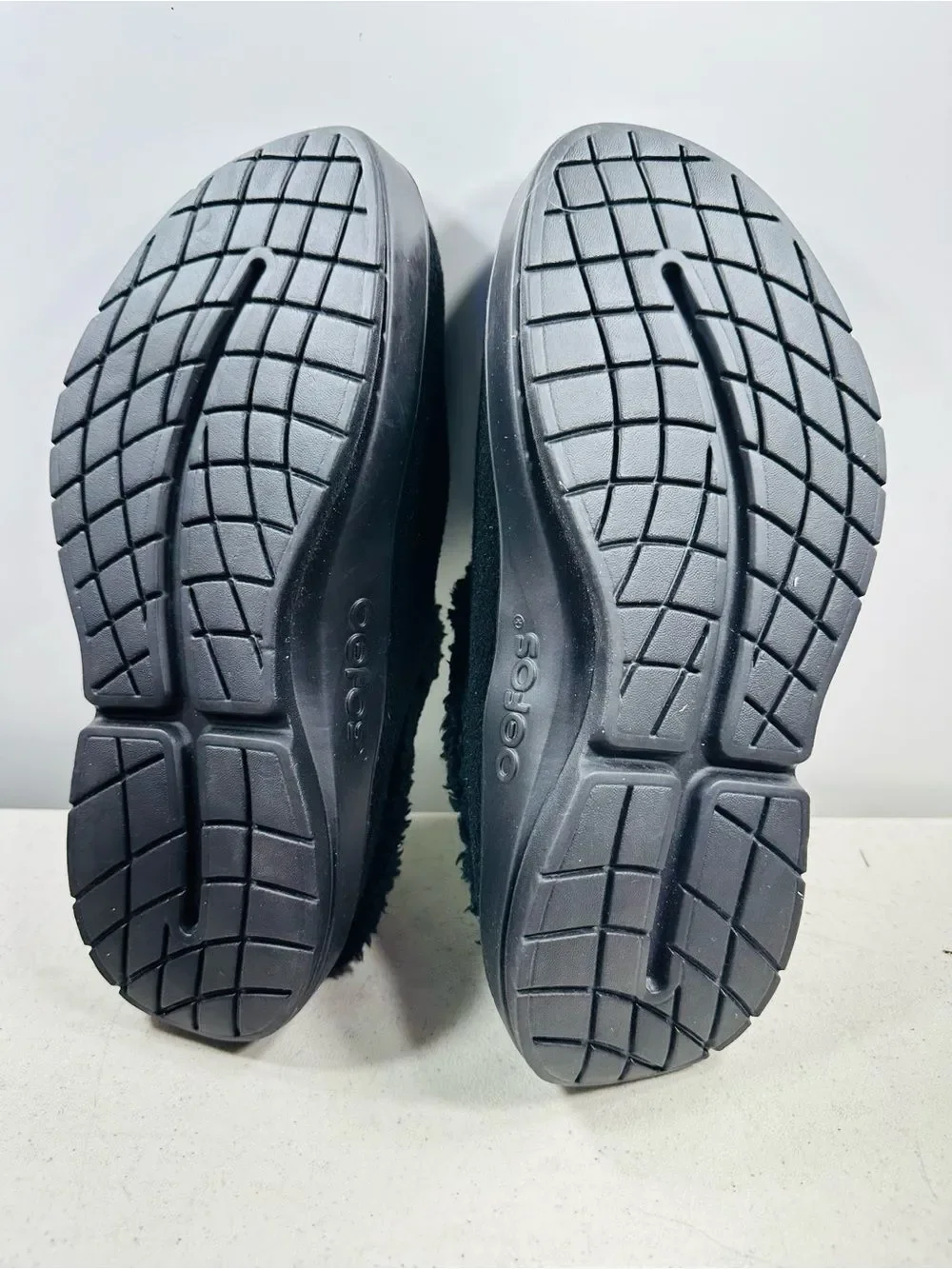OOFOS OOcoozie Mule Men's 10 (EU 43) Slip On Recovery Shoes Black Sherpa NEW